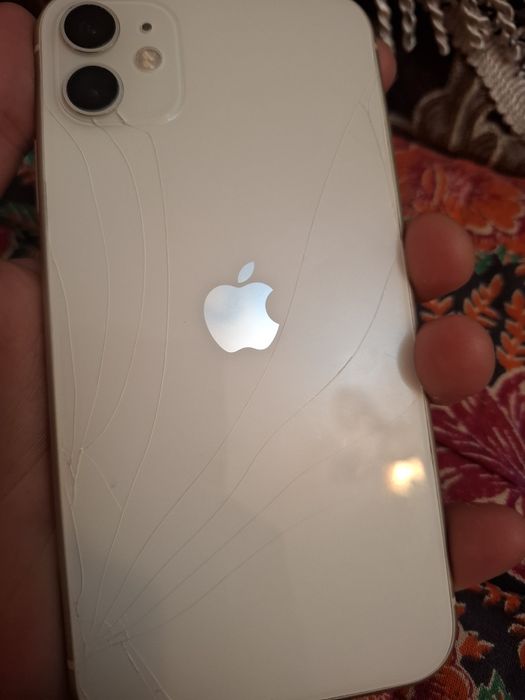 Айфон 11 срочно продам