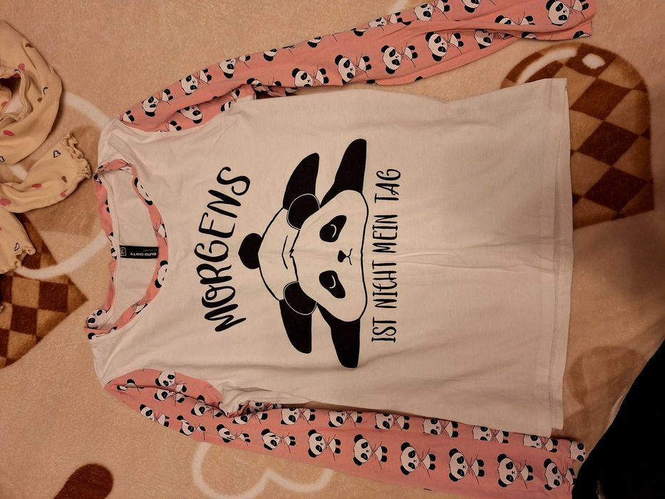 Bluzite de pijama noi si un tricou