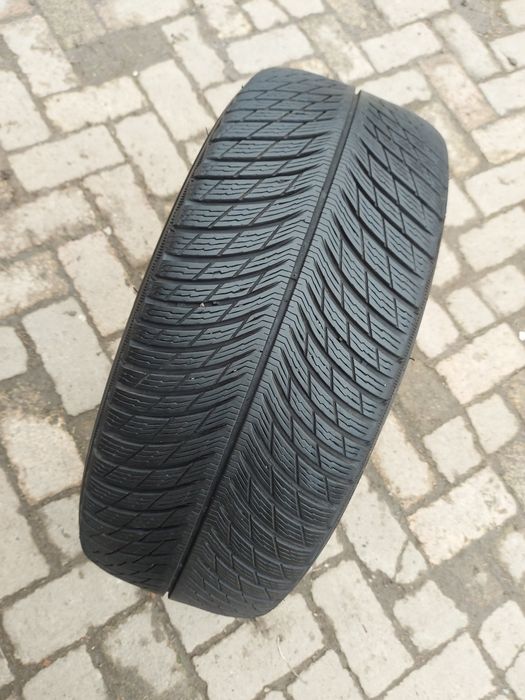 O bucată 255/50 R19 M+S iarnă - una Continental Michelin