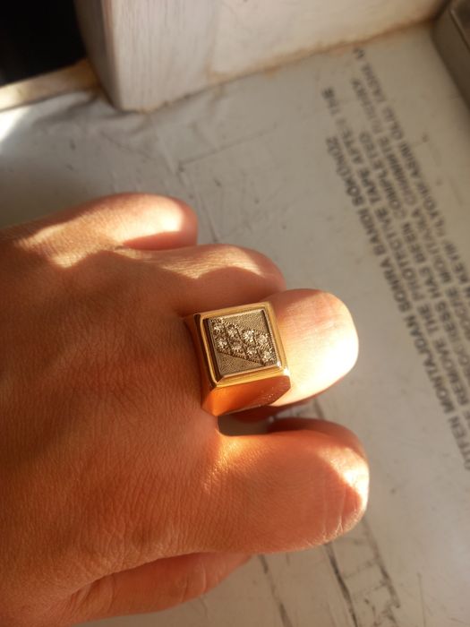 Мужской золотой перстень