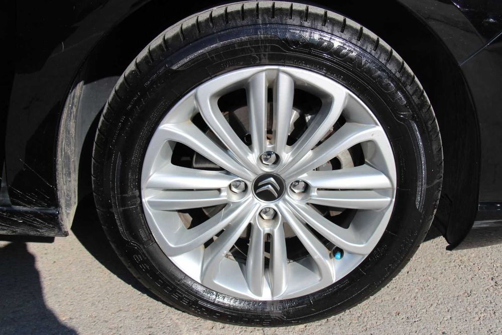 Продавам лек автомобил CITROEN