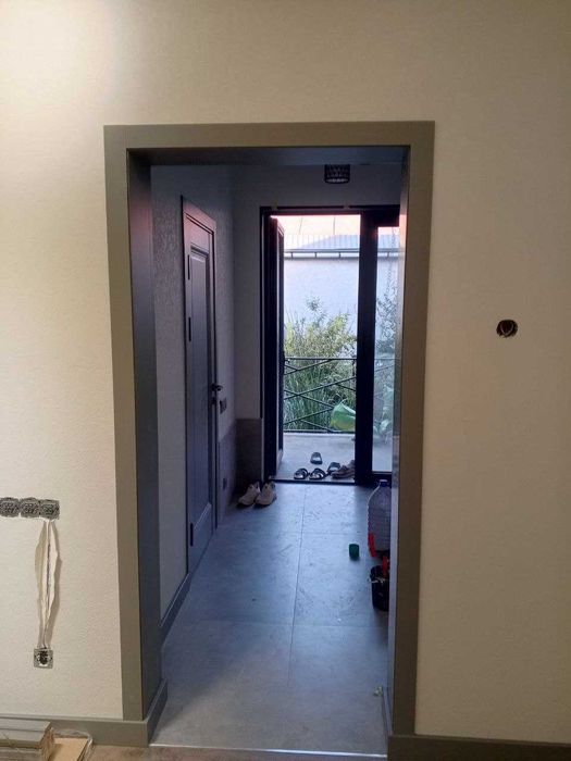 Уcтановка дверей и плинтусов.  Эшик ўрнатиш хизмати.