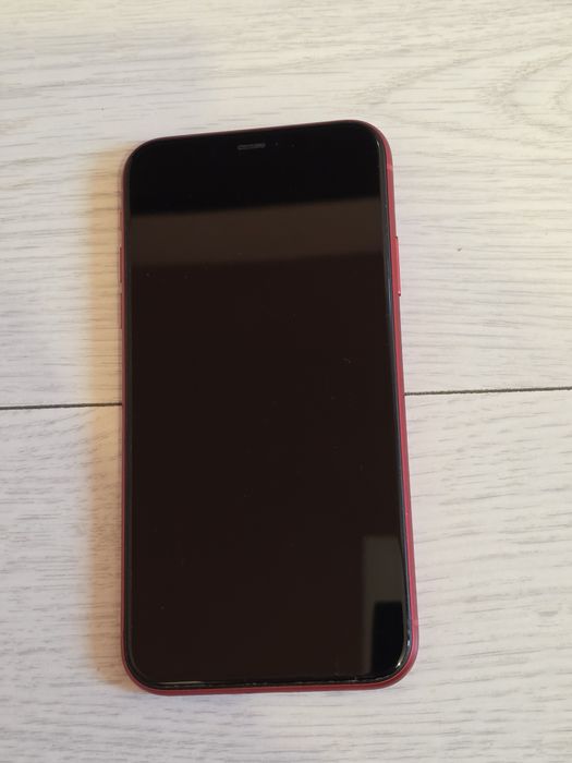 IPHONE 11 перфектен с кутия зарядно,нов кейс и нов протектор