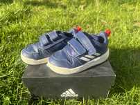 Продавам детски обувки Adidas