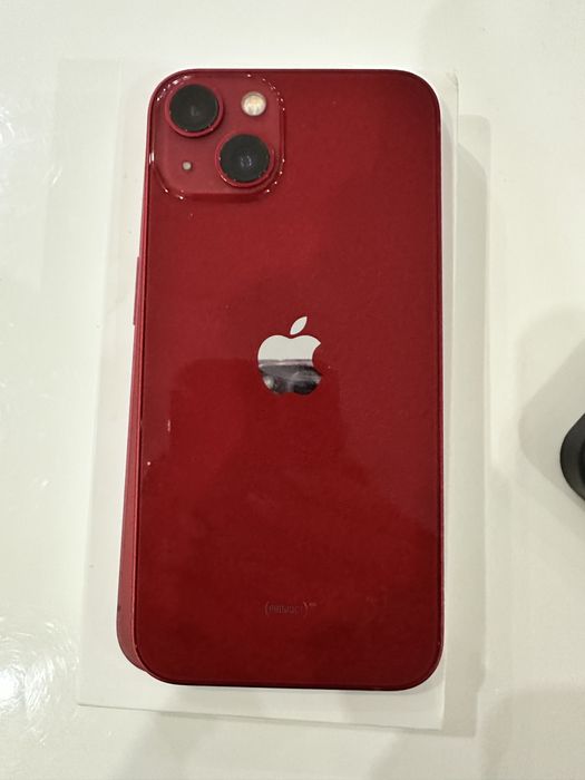 Iphone 13 128GB RED с подарък калъфчета и стъклен протектор