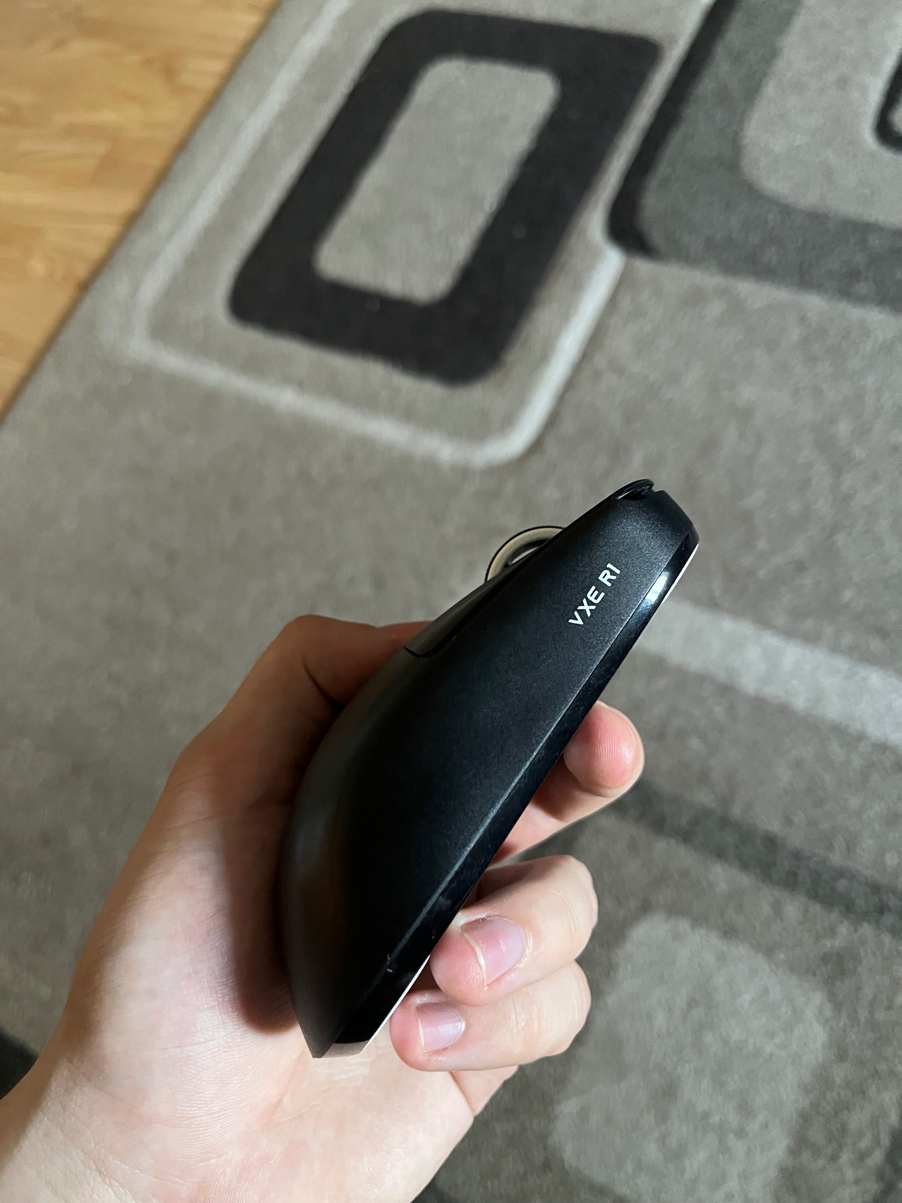Продам игровую беспроводную мышь VXE R1