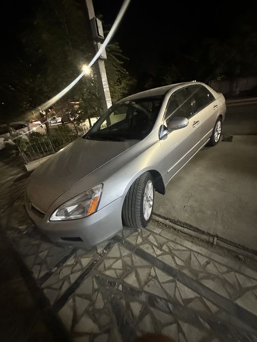 Honda acord sotilladi