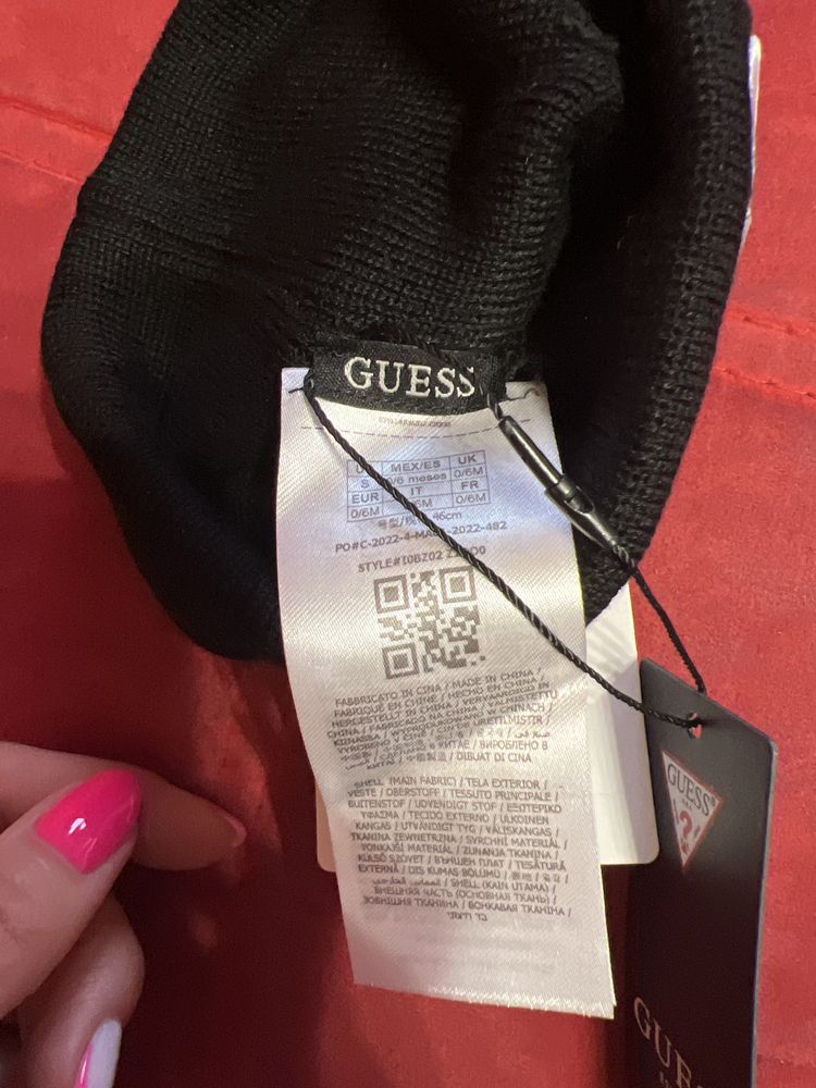 Guess- детска шапка. За дете 6-12 месеца