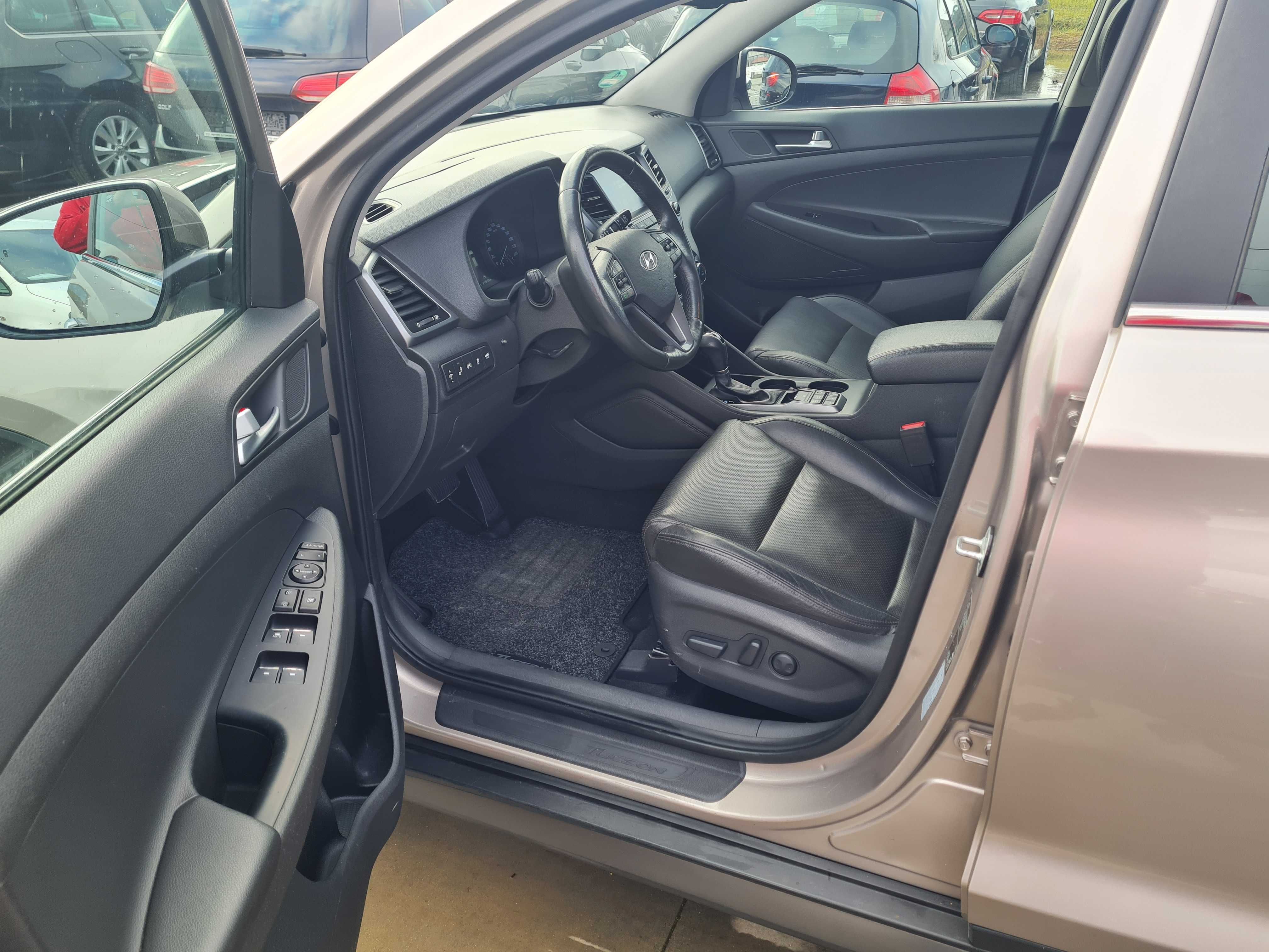 Hyundai Tucson 2.0. CRDI   4 X 4    217 c.p.  an 2016