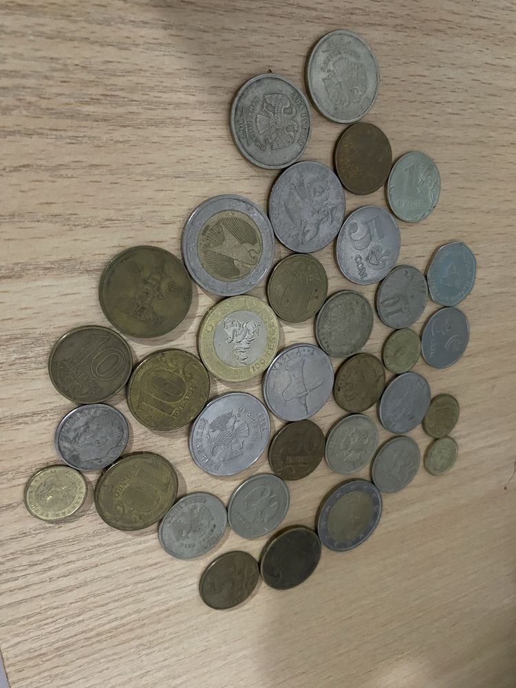 Монеты из разных стран мира.