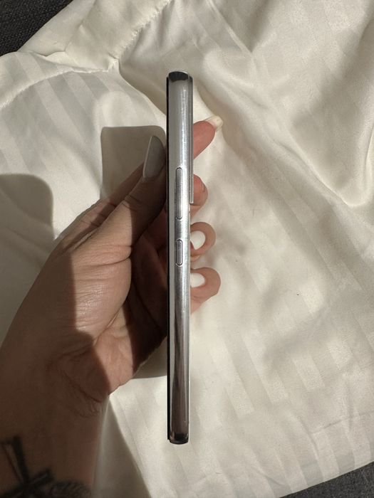 Samsung Galaxy S22 5G – ca nou, fără zgârieturi