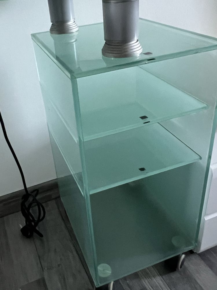 Masa de unghii din sticla cu aspirator electric