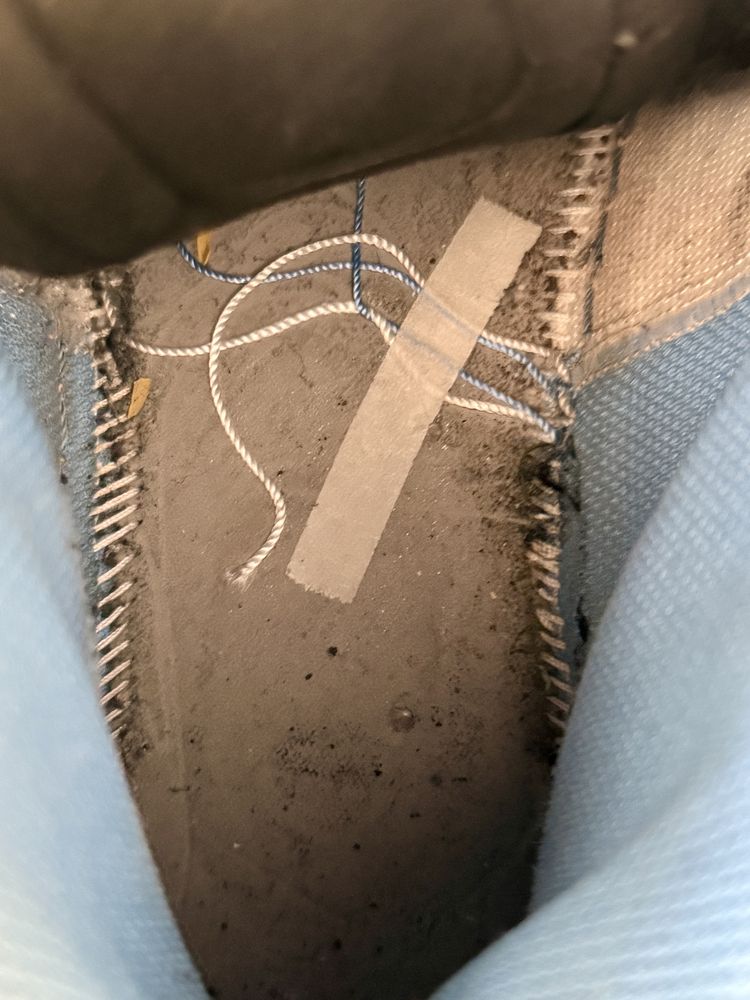 Jordan 1 mid University Blue