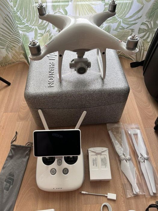 Продам или обменяю дрон DJI phantom 4