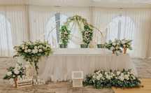 Decor evenimente Aranjamente florale Arcade Coloane Nunta Petreceri