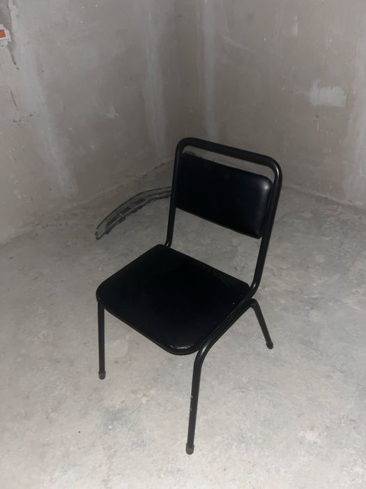 продаётся черные стулья