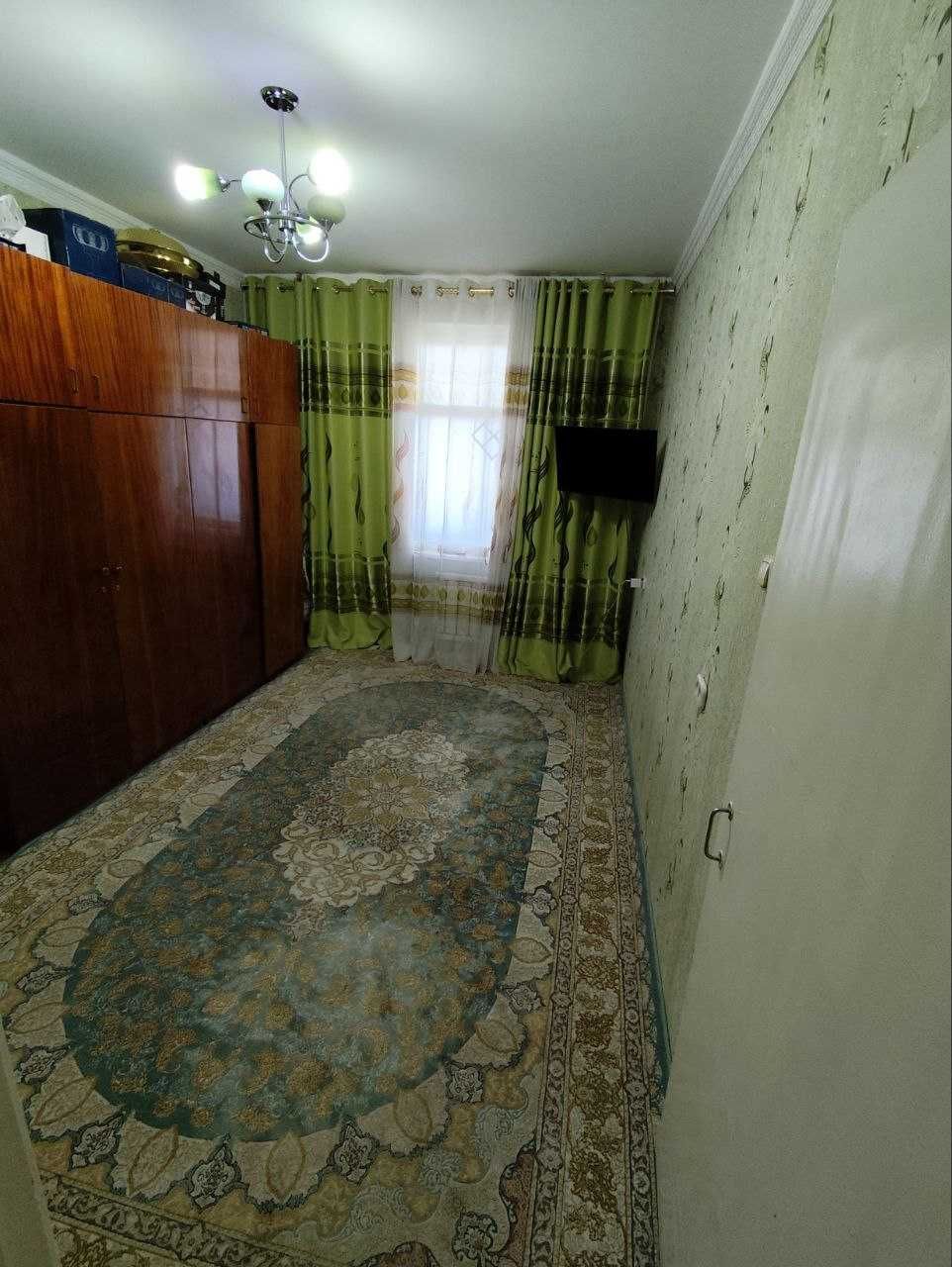 10 микрорайон. Квартира 3 хона 4 хона қилинган.