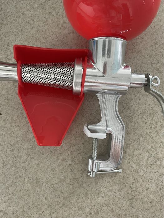 Ръчна машинка за домати, плодове и зеленчуци – здрава и удобна