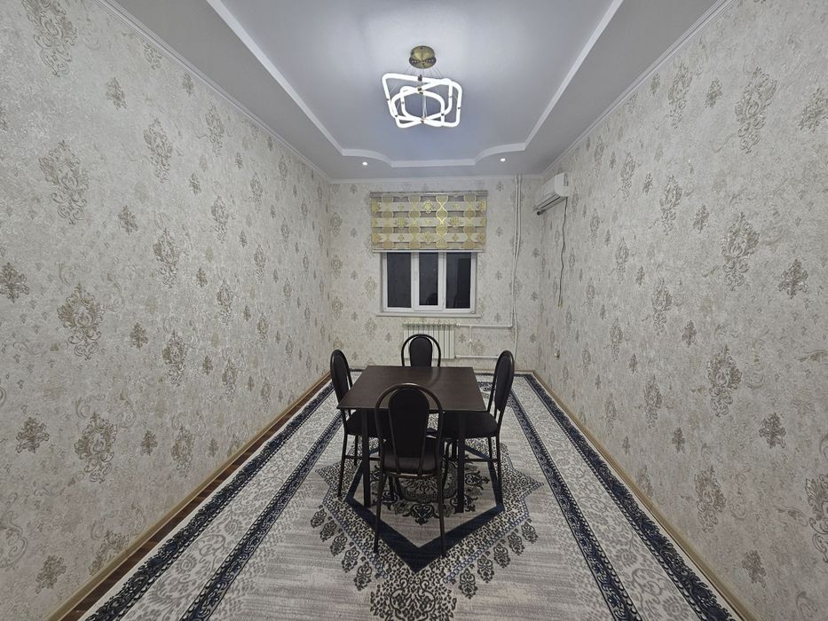 Сдаётся новая 1 ком квартира на 3 этаже с новый обстановкой Семье 
Дом