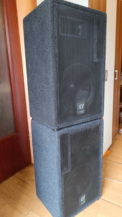De vanzare 2 boxe audio , 12 inch , 300W ,2 cai , filtre performante