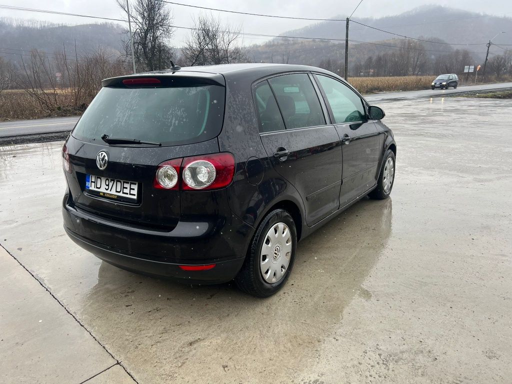 Vând Volkswagen Golf 5 Plus