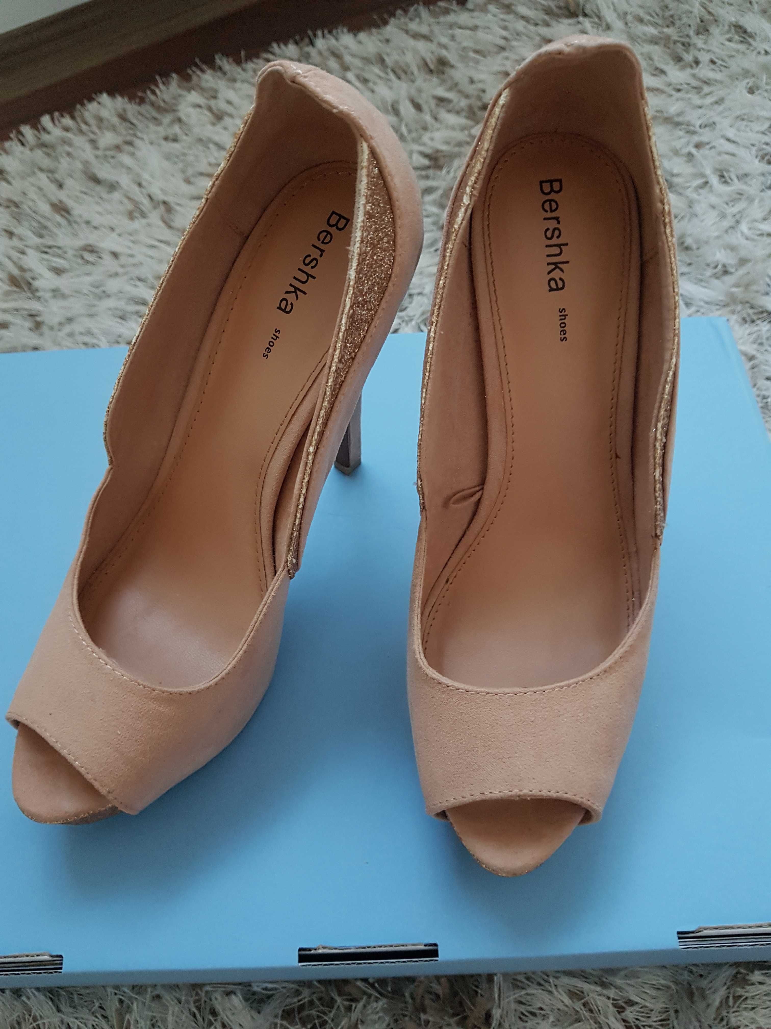 Pantofi decupati in față  bej / rose