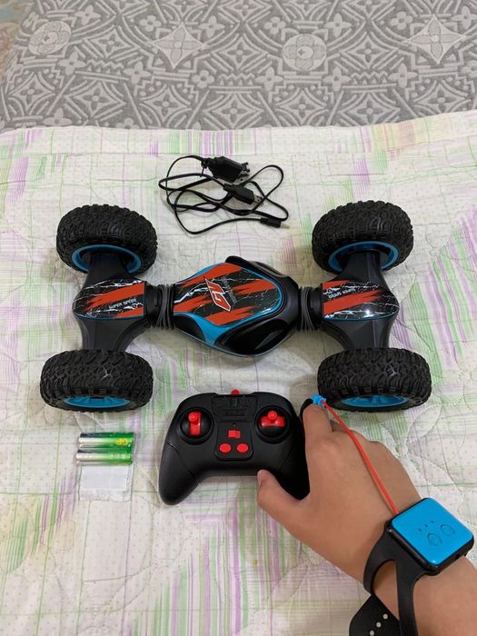 Продам машинку на радиоуправлении