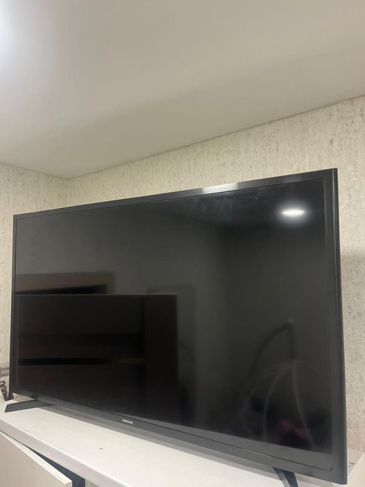 Samsung телевизор-LED