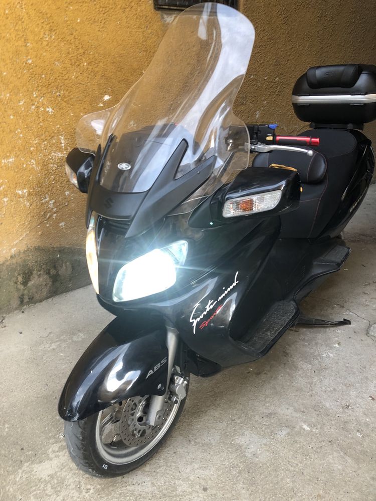 Suzuki burgma 650