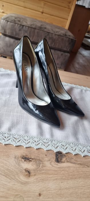 Vând pantofi Guess