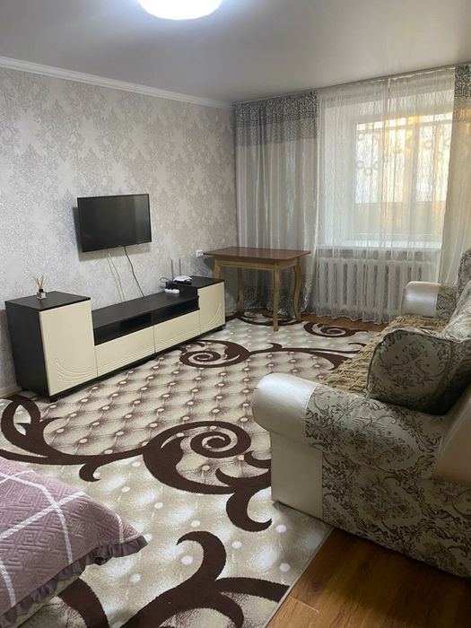 1 комн. кв. Посуточно. В центре р-н Ак-желкена и район вокзала