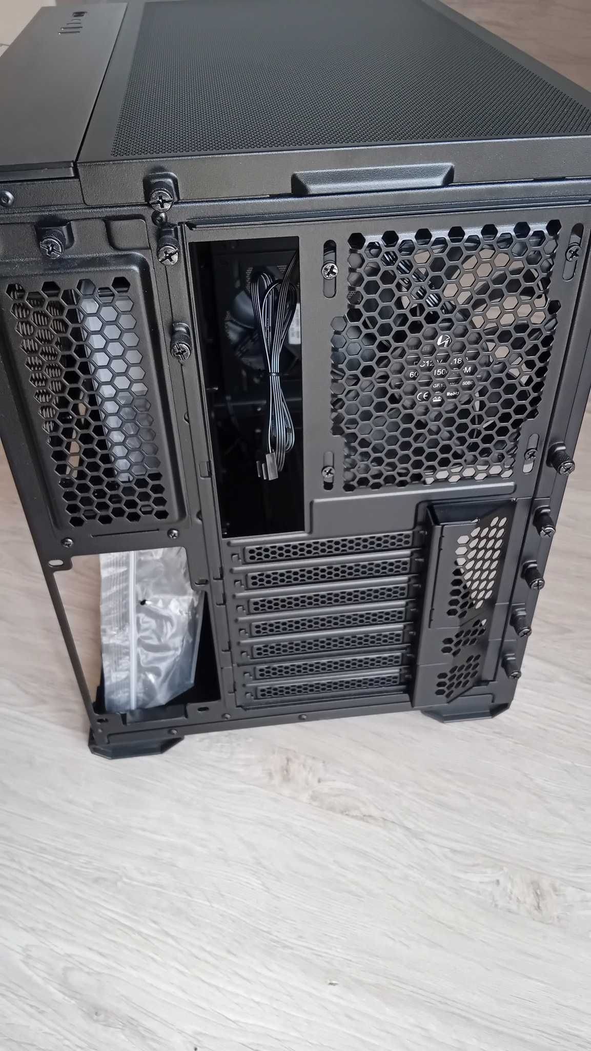 Lian Li O11 Air Mini Black кутия за компютър