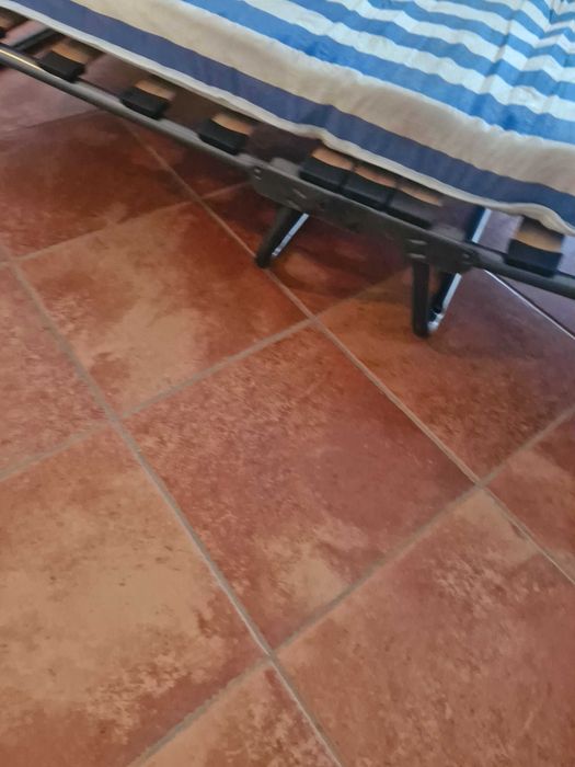 Продава се сгъваемо походно легло