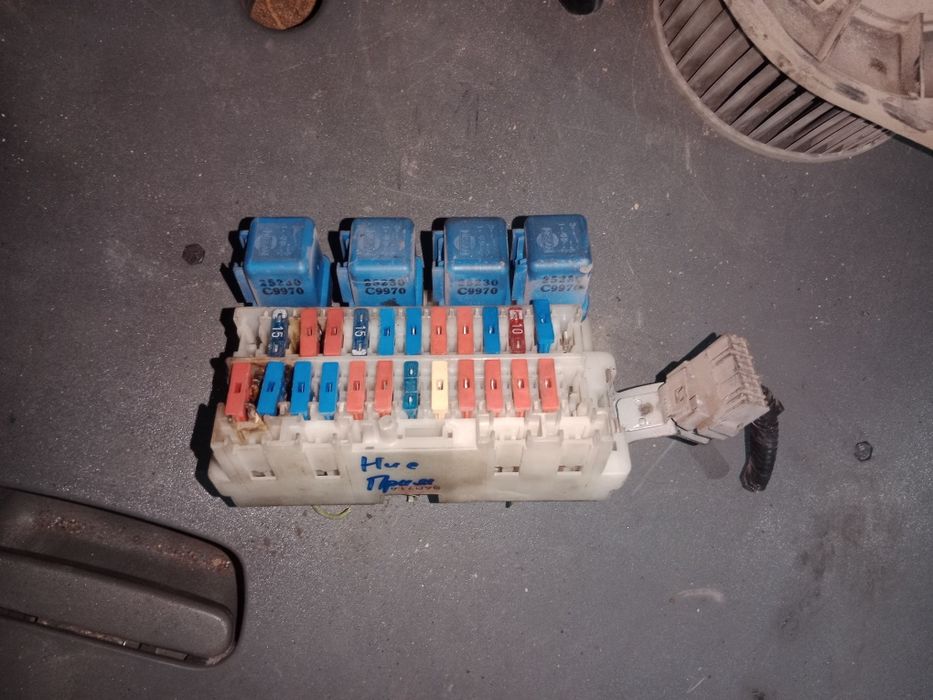 Блок предохранителей Ниссан примера р10