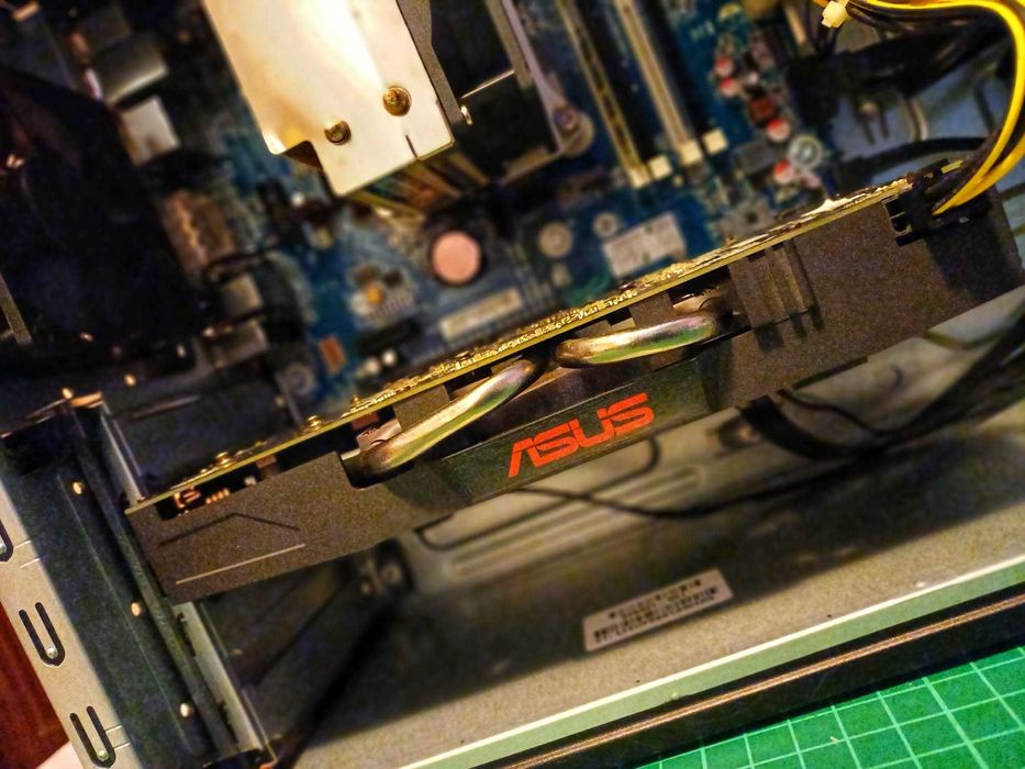 Calculator gaming Intel Xeon 8 nuclee, SSD, Radeon RX570 , Windows11