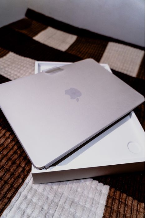 Продаю MacBook air 2022 (m2, 16/256gb)