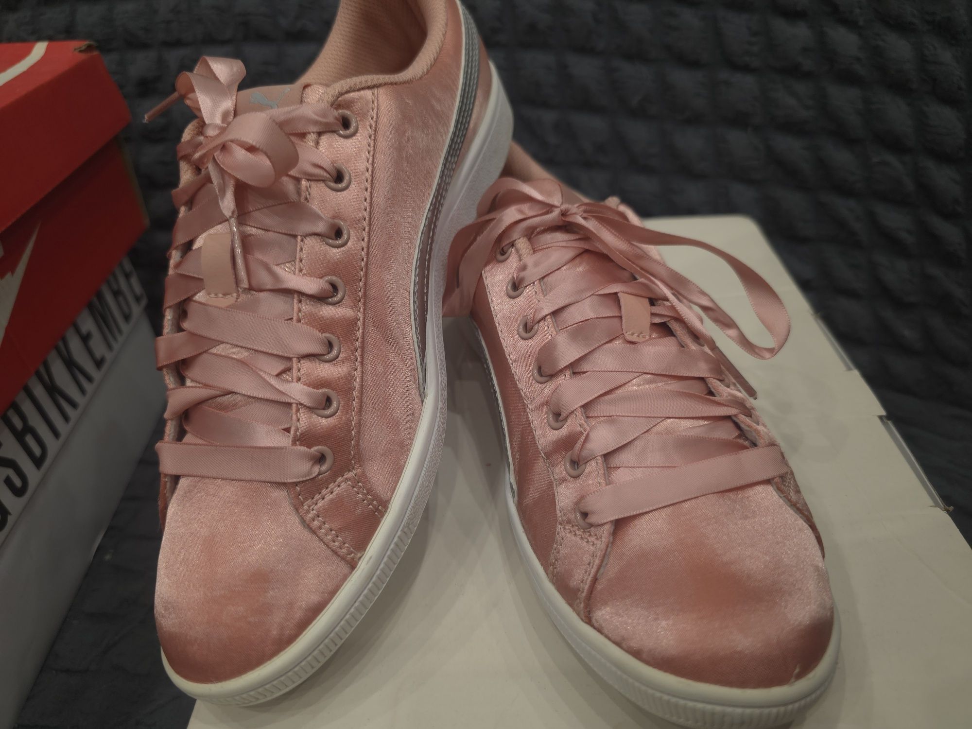 Дамски кецове Puma розов сатен 38.5