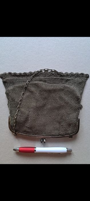Poșetuță vintage din metal argintat.