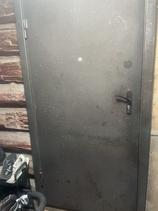Продам железную дверь