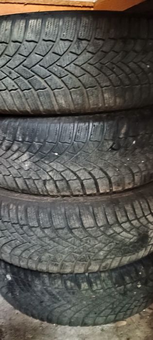 Vand 4 anvelope iarna 205/60R16 Bridgestone