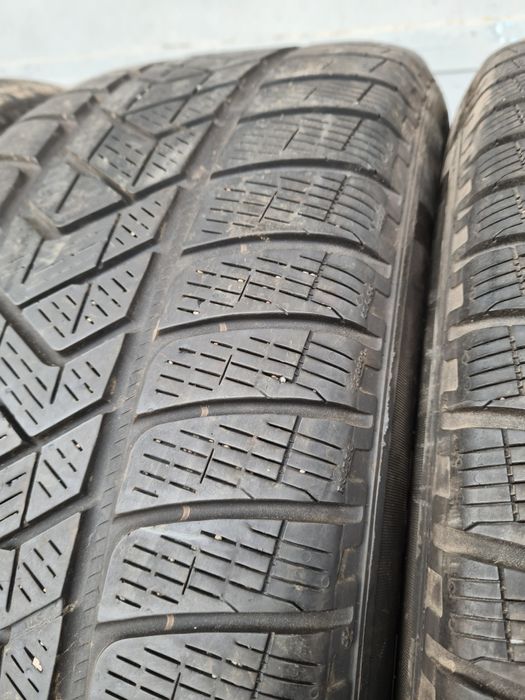 4 бр. зимни гуми 235/55/19 Pirelli MOE RSC DOT 0318 4,5-5,5 mm