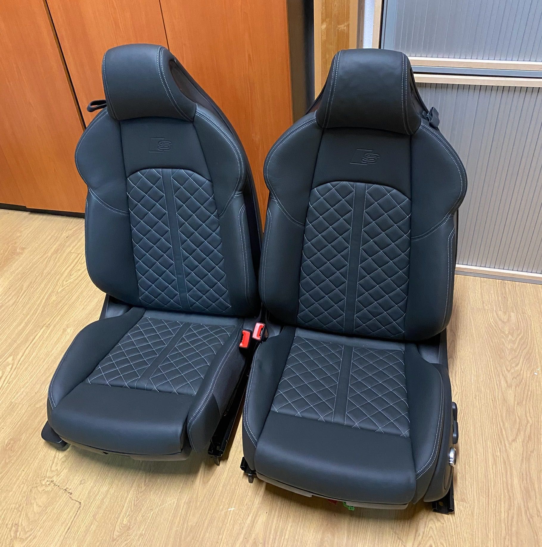 Scaune fata Audi RS5 RS4 S5 S4 A5 A4 B9 8W full piele S logo interior