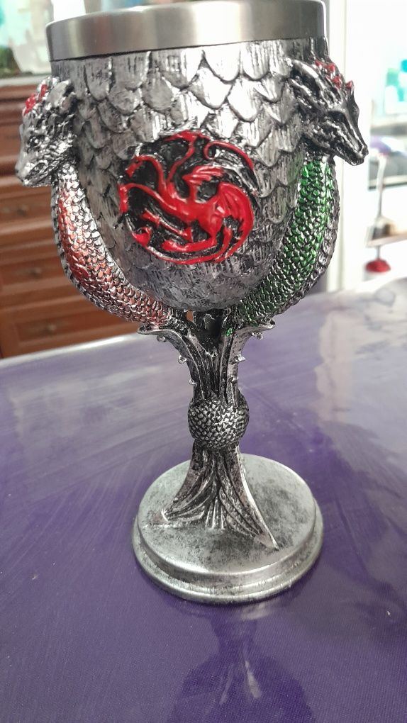 Подам кубок из  Игры Престолов