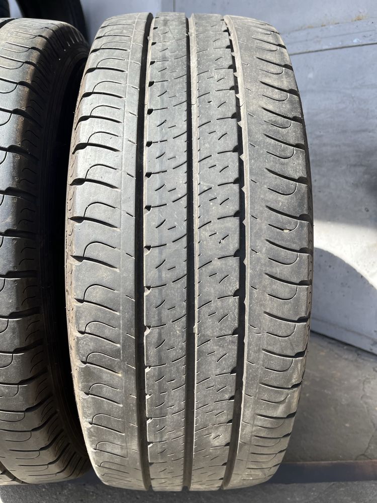 2 бр. гуми за бус 235/65/16C GoodYear DOT 9221 5 mm