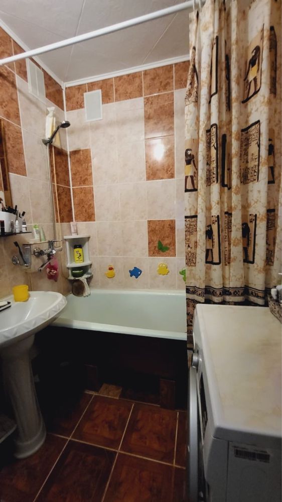 Продам 2 х комнатную в центре