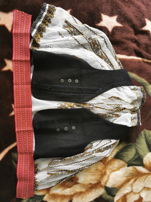 Ie +Vesta autentica tradițională veche 100 ani