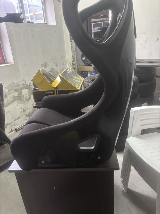 Спортни седалки Fanatec и OMP