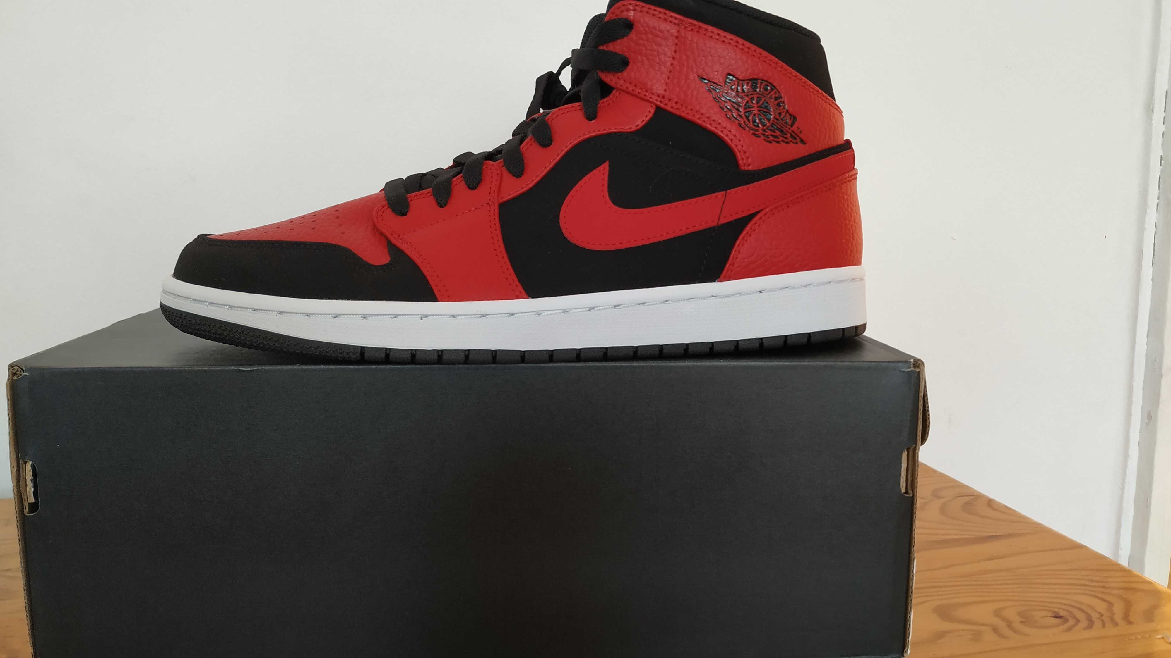 Air Jordan 1 Mid Reverse Bred (2019) – Оригинални, НОВИ – EU 44
