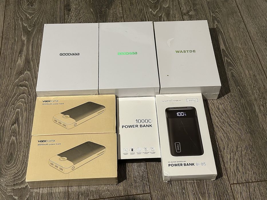 Powerbank-uri noi, sigilate / baterii externe cu incarcare solara