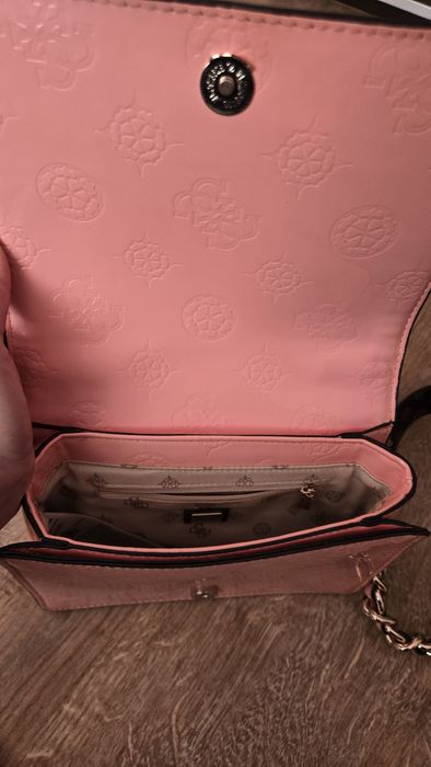 Чанта Guess розова